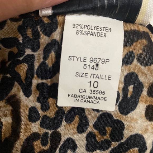 Tradition women 3/4 sleeves leopard print V neckline soft lightweight blouse 10 - Picture 5 of 9